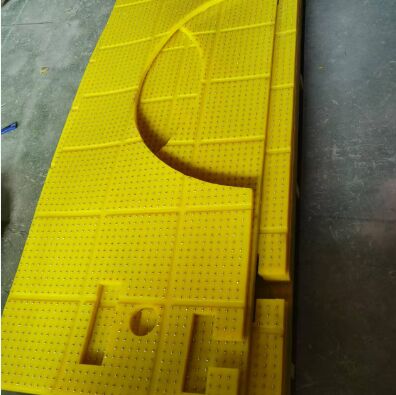 Противоскользящий коврик для поворотного стола Материал: полиуретан. Использование на буровой установке